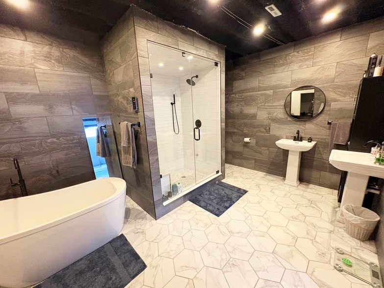 More Photos Of 4064 S Broadway, Englewood Freestanding For Lease