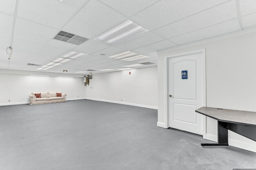 More Photos Of 1925 Francisco Blvd E, San Rafael Light Manufacturing For Lease