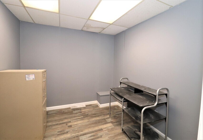 More Photos Of 954 W North Bend Rd, Cincinnati Office For Lease