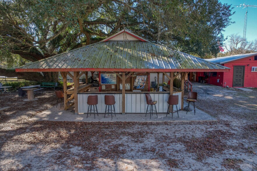 More Photos Of 2451 SE Highway 41, Morriston Bar For Sale