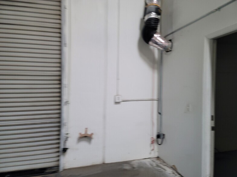 More Photos Of 800 S Rochester Ave, Ontario Warehouse For Lease