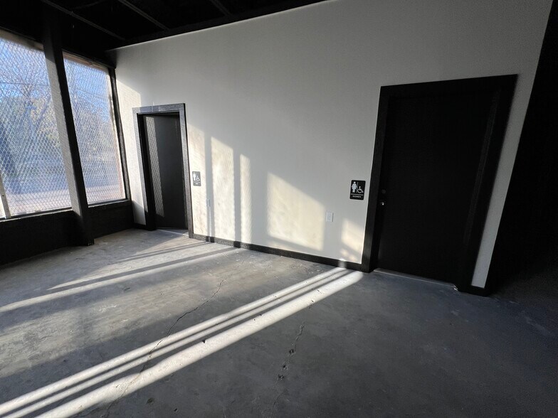 More Photos Of 301 Adams St, Houston Light Manufacturing For Sale