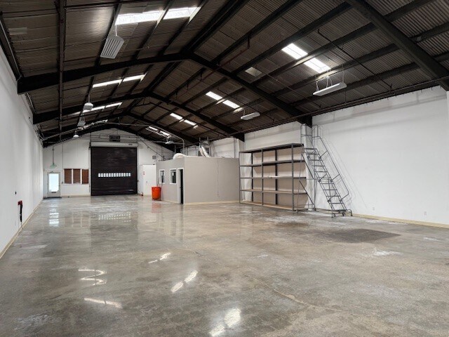 More Photos Of 985 E San Carlos Ave, San Carlos Warehouse For Lease
