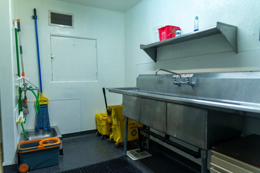 More Photos Of 336-338 Central Ave, Fillmore Storefront For Sale