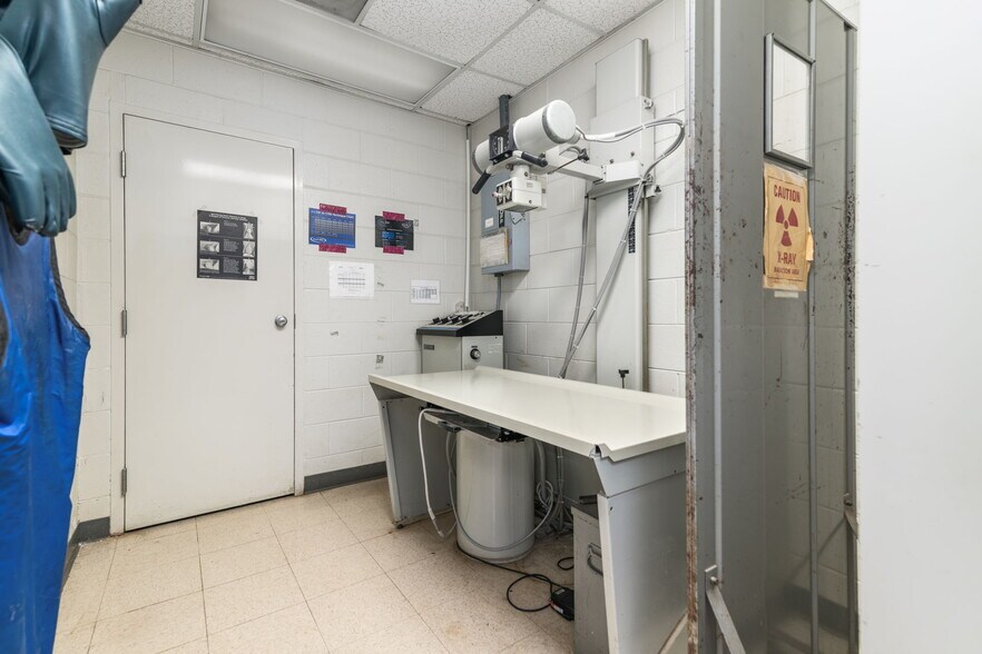 More Photos Of 3431 Waterlick Rd, Lynchburg Veterinarian Kennel For Sale