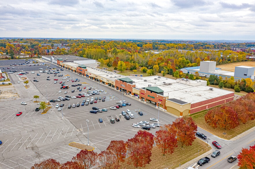 More Photos Of 3175 W 3rd St, Bloomington Unknown For Lease