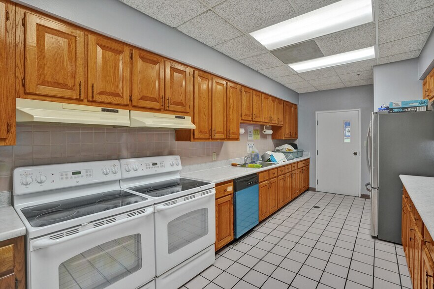 More Photos Of 1511 S US Highway 301, Tampa Office For Sale