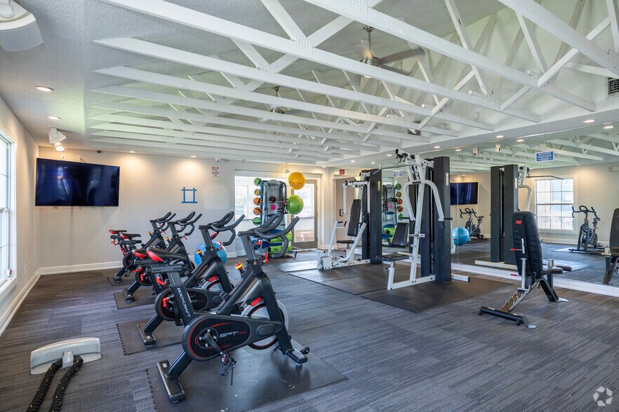 More Photos Of 6900 Concord Dr, Tampa Apartments For Sale