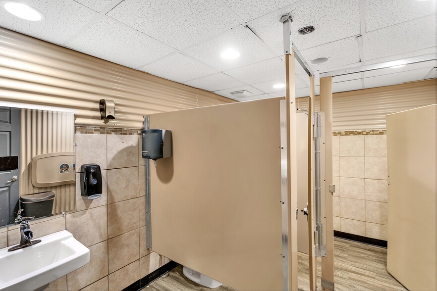 More Photos Of 201 Baughman Ave, Jeannette Restaurant For Sale