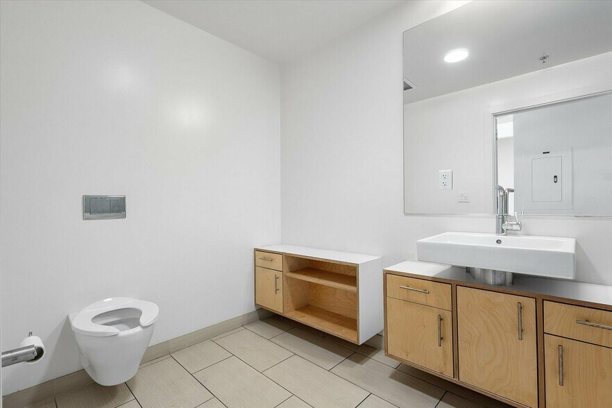 More Photos Of 272-274 14th St, Oakland Storefront Retail Office For Sale