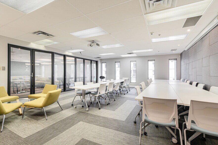 More Photos Of 1100 Boul Crémazie E, Montréal Office For Lease