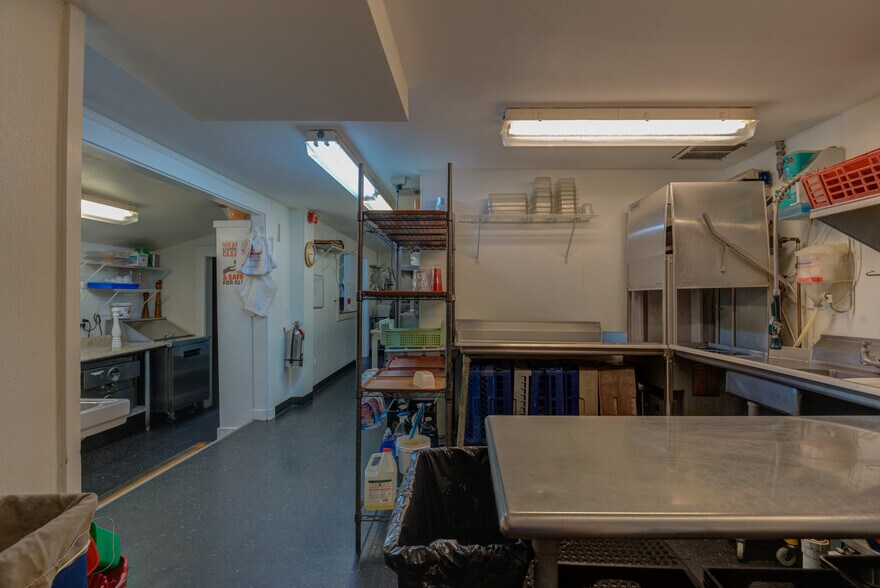 More Photos Of 200 Shore Rd, Ogunquit Restaurant For Sale