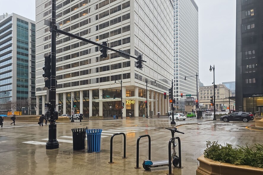 More Photos Of 200 S Wacker Dr, Chicago Coworking Space