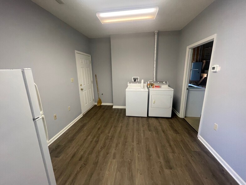 More Photos Of 102 Annjo Ct, Forest Office For Lease