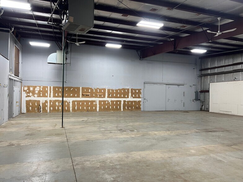 More Photos Of 1240 Stanford Dr, Kankakee Industrial For Sale