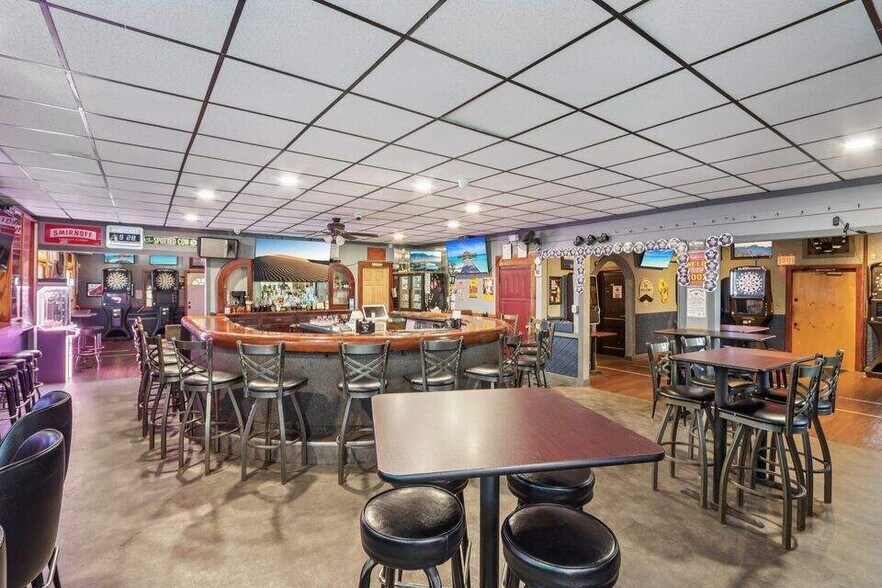 More Photos Of 6218 S 27th St, Milwaukee Restaurant For Sale