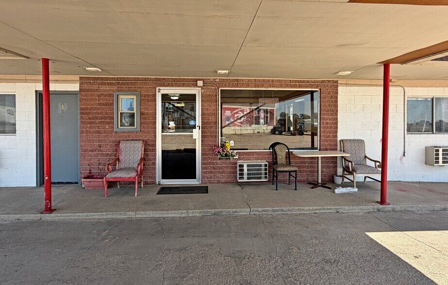 More Photos Of 1202 Castle Rock St, Quinter Hotel For Sale