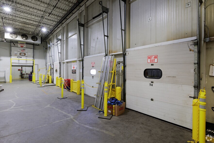 More Photos Of 98 Scobie Dr, Newburgh Distribution For Lease