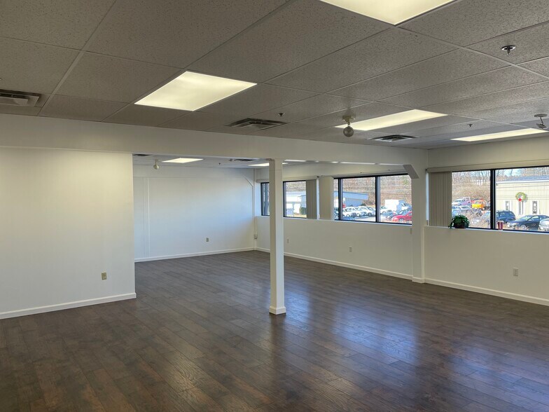 More Photos Of 4 Tinkham Ave, Derry Office For Lease