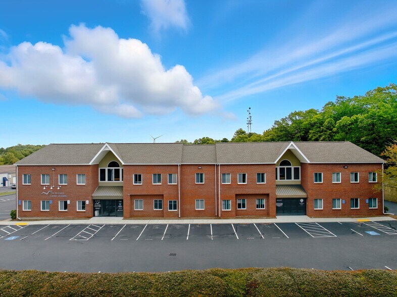 Primary Photo Of 118 Long Pond Rd, Plymouth Medical For Lease