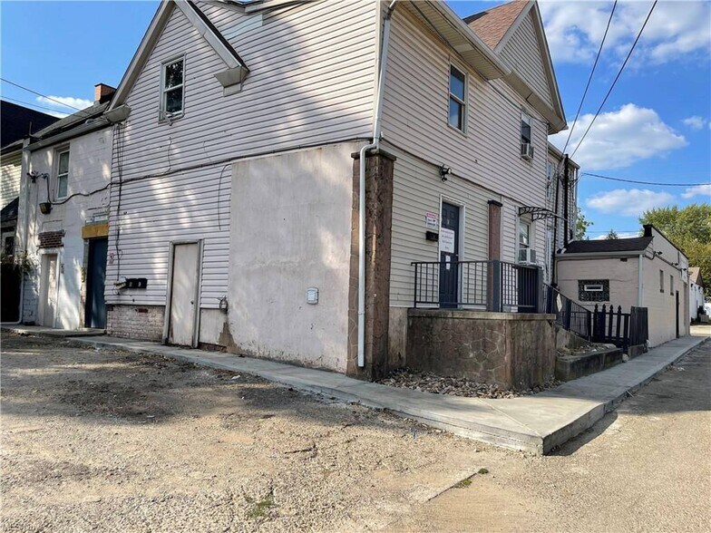 More Photos Of 824 12th St NW, Canton Storefront Retail Residential For Sale