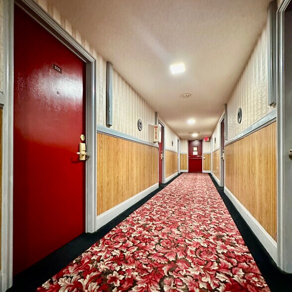 More Photos Of 925 1st Ave, Monte Vista Hotel For Sale