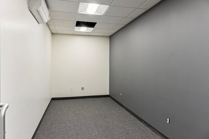 More Photos Of 1051 Franklin Ave, Garden City Office For Sale