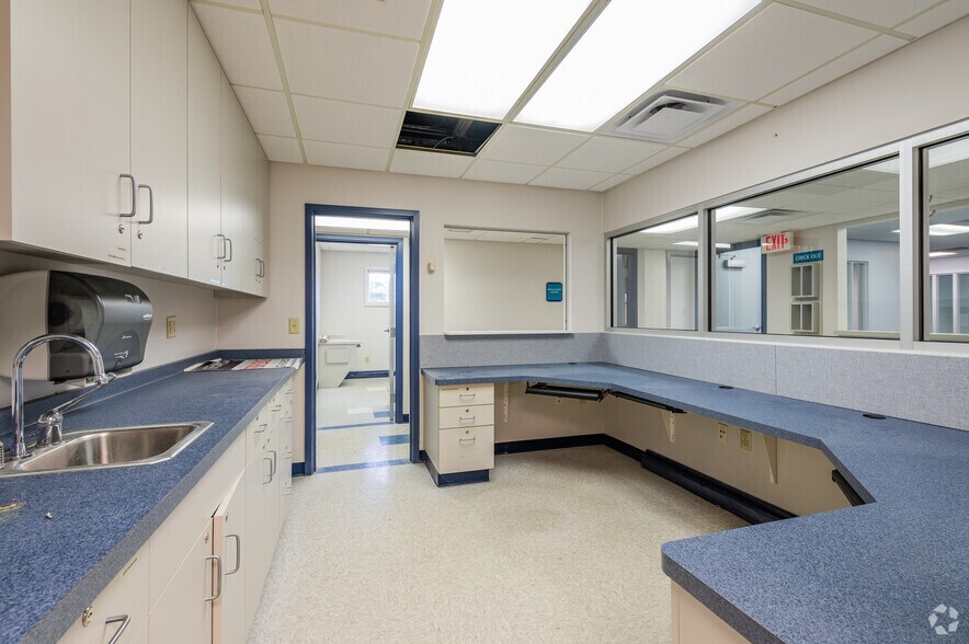 More Photos Of 2220 N Monroe St, Decatur Medical For Sale