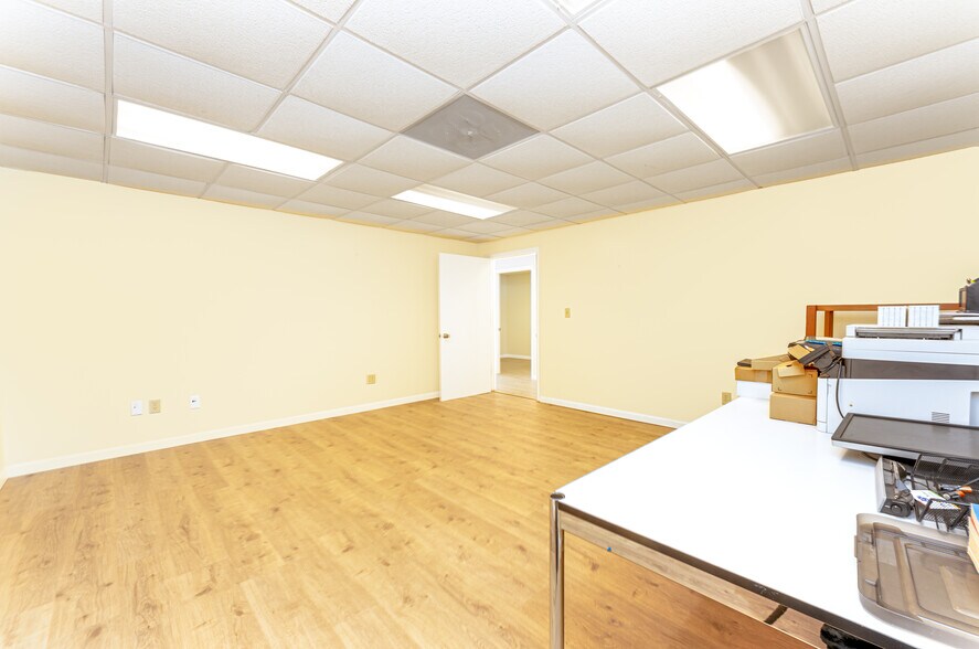 More Photos Of 540 E Main St, Branford Flex For Sale