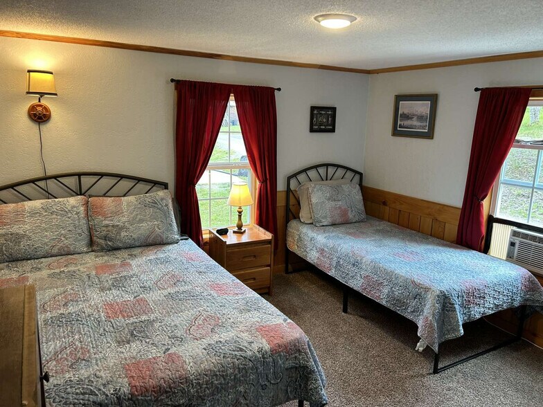 More Photos Of 446 Maples Rd, Milford Hotel For Sale
