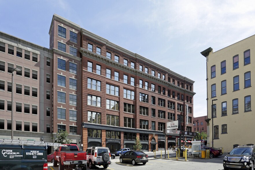 More Photos Of 161 Ottawa Ave NW, Grand Rapids Medical For Lease
