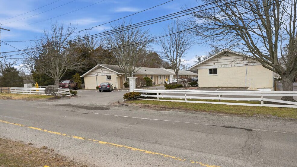 More Photos Of 2201 North Rd, Hampton Bays Apartments For Sale