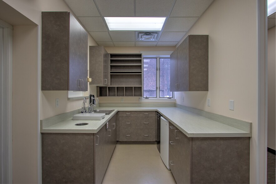 More Photos Of 244 Main St S, Cambridge Storefront Retail Office For Lease