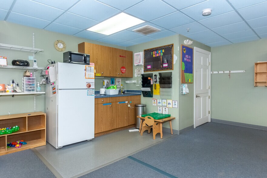 More Photos Of 105 Durham Rd, Dover Daycare Center For Sale