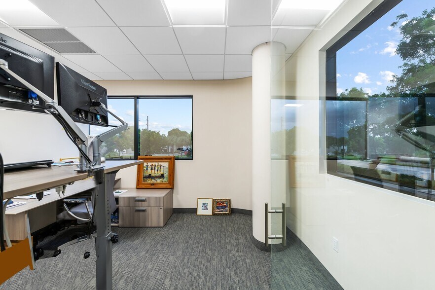More Photos Of 3303 W Commercial Blvd, Fort Lauderdale Office For Sale