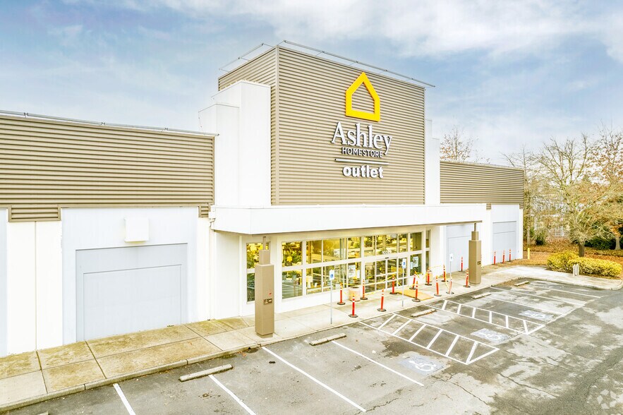 More Photos Of 10329-10355 SW Cascade Blvd, Tigard Freestanding For Lease