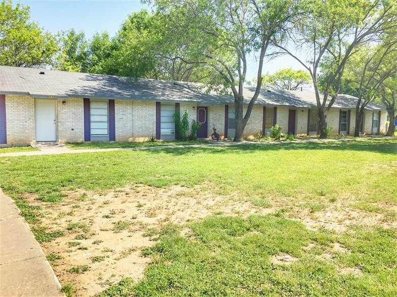 1806 Garner Field Rd, Uvalde, TX 78801 Apartments For Sale