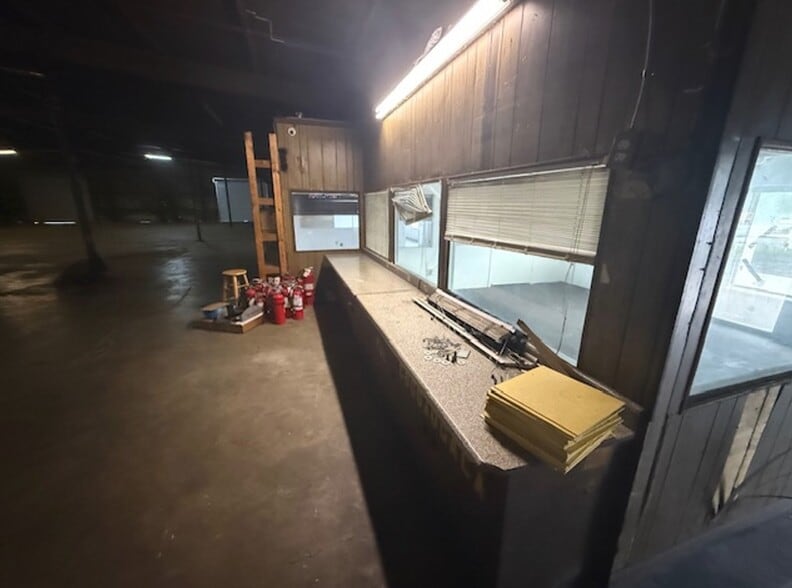 More Photos Of 479 Zoo Pky, Jacksonville Warehouse For Lease