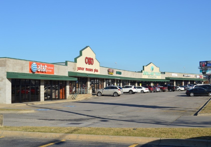 Primary Photo Of 1229 E Market St, Clarksville Storefront For Lease
