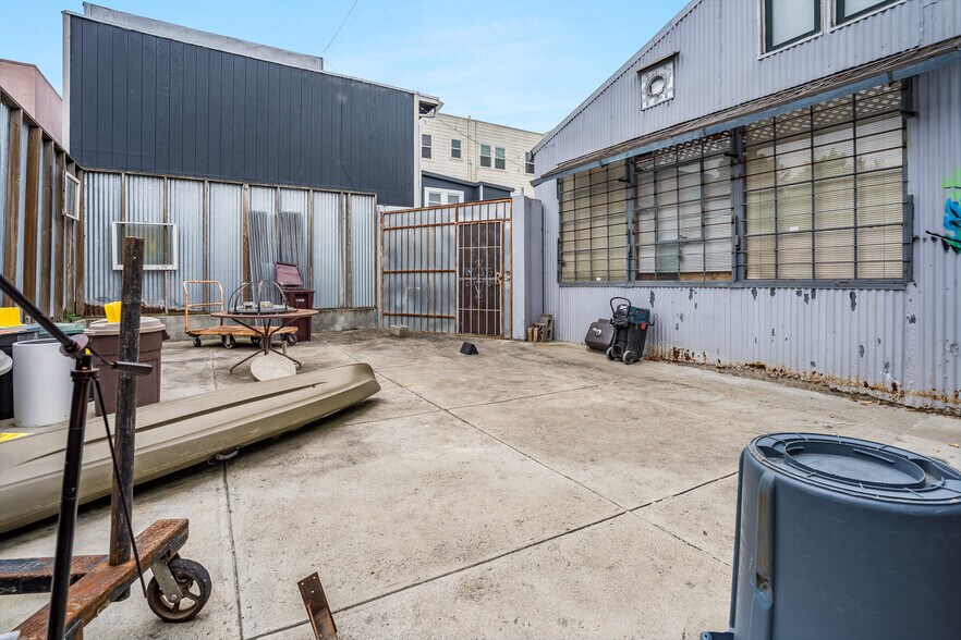 More Photos Of 5526 San Pablo Ave, Oakland Auto Repair For Sale