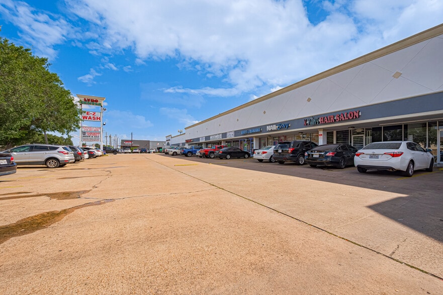 More Photos Of 8002-8138 Boone Rd, Houston Storefront For Sale