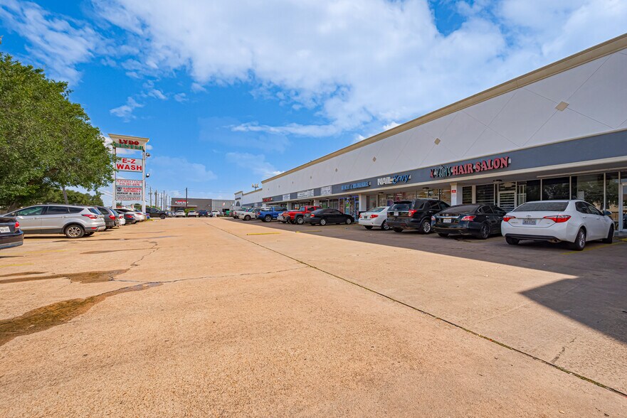 More Photos Of 8002-8138 Boone Rd, Houston Storefront For Lease