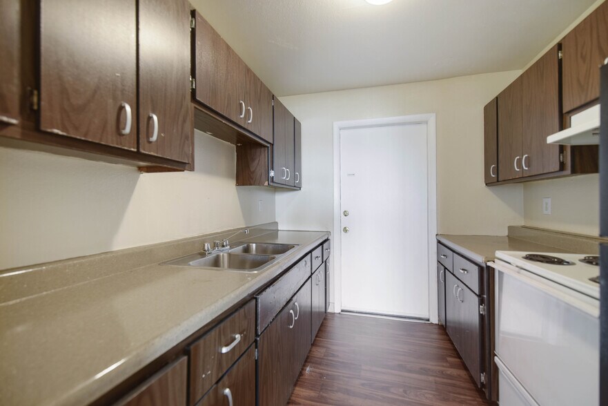 More Photos Of 3150 W Floyd Ave, Englewood Apartments For Sale