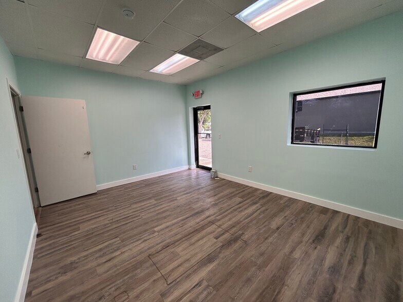 More Photos Of 2552-2558 Merchant Ave, Odessa Warehouse For Lease