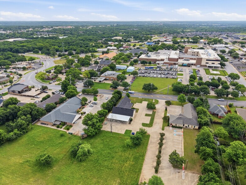 More Photos Of 914 Foster Ln, Weatherford Healthcare For Lease