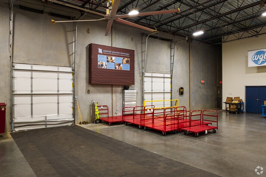 More Photos Of 1617 Scottsdale Dr, Cedar Park Warehouse For Lease