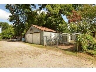 More Photos Of 2335 E Cesar Chavez St, Austin Freestanding For Lease