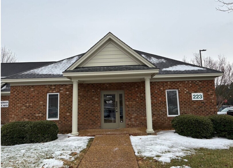 More Photos Of 223 Bulifants Blvd, Williamsburg Medical For Lease