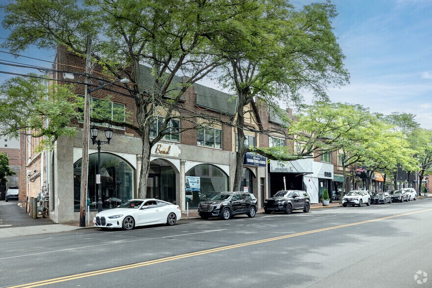 More Photos Of 113-117 Middle Neck Rd, Great Neck Storefront Retail Office For Lease