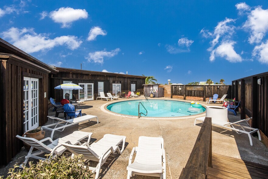 More Photos Of 630 Banyan Beach Dr, Port Aransas Hotel For Sale